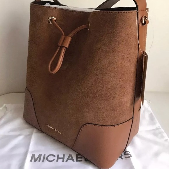 SOLD⛔️Authentic MK Suede/Leather bucket w pouch - Picture 8 of 8